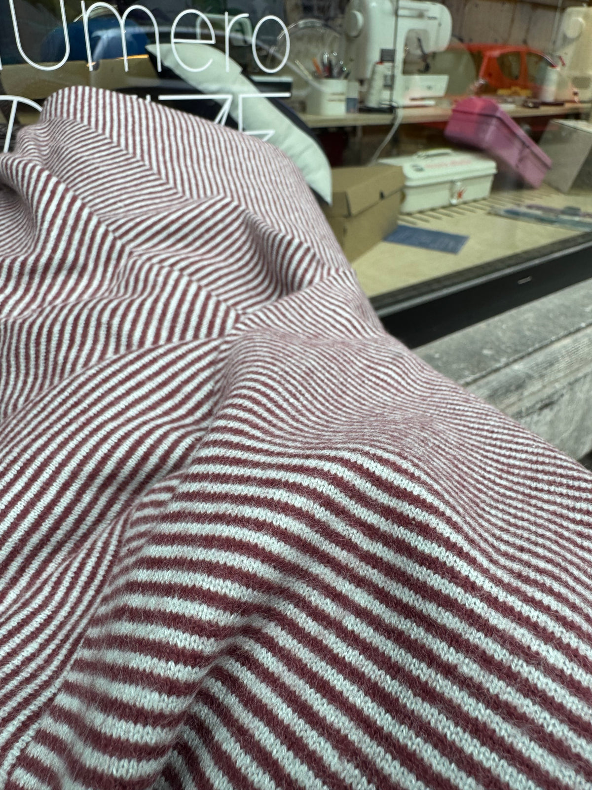 Tricot ligné bordeaux bleu ciel