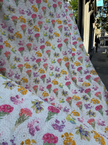 Broderie bouquet fleuri