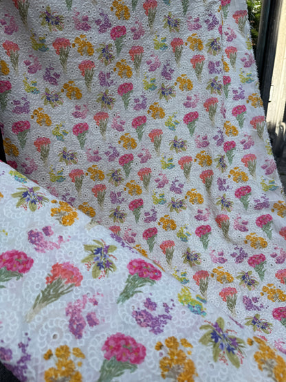 Broderie bouquet fleuri