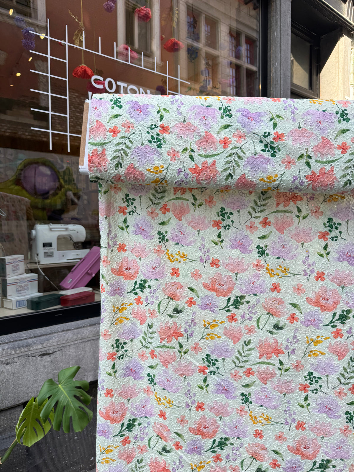 Broderie imprimée aquarelle vert d’eau