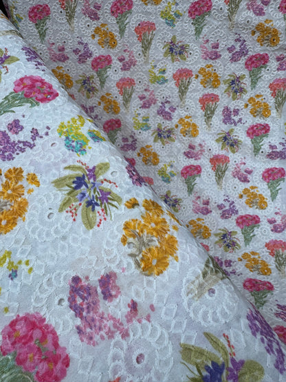 Broderie bouquet fleuri