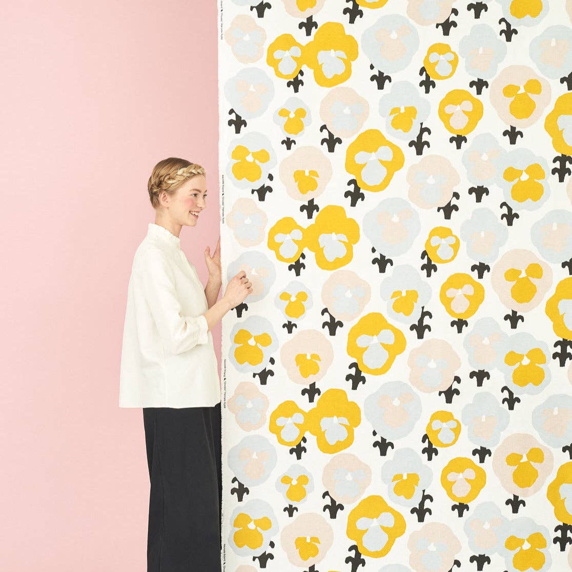 Tissu Orvokki à gros motifs pensées